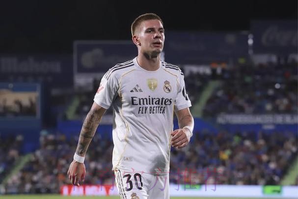 马卡:塞维利亚曾提供孔德优先签约权 但皇马拒绝 马卡:塞维利亚曾提供孔德优先签约权 但皇马拒绝