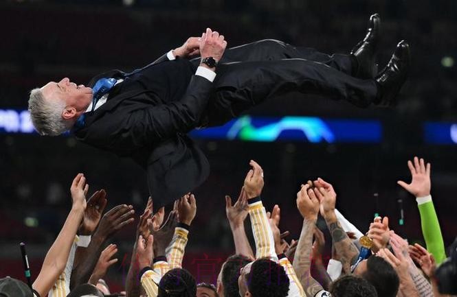 六台记者：安切洛蒂希望皇马签回C罗